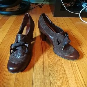 Clarks brown leather stacked heels